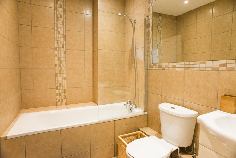 Bathroom, Baker Street Apartments by Allô Housing, London