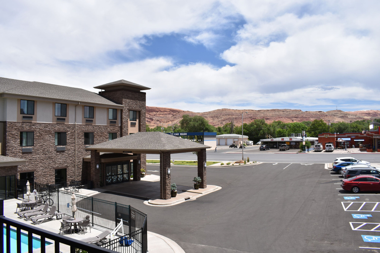 Exterior & Views 2, MainStay Suites Moab near Arches National Park, Grand