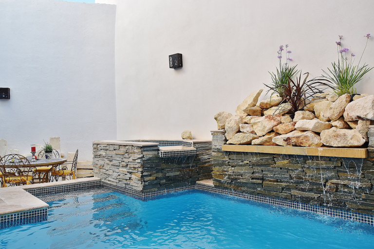 Sport & Beauty 2, Chapel 5 Suites