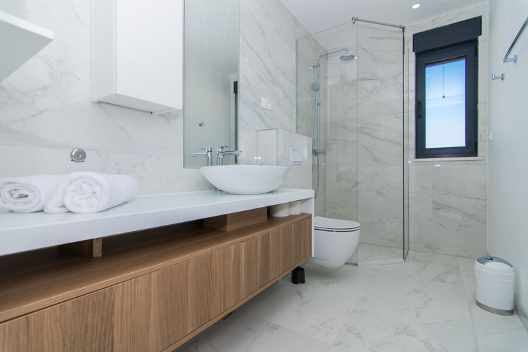Bathroom 4, Villa 23, Okrug