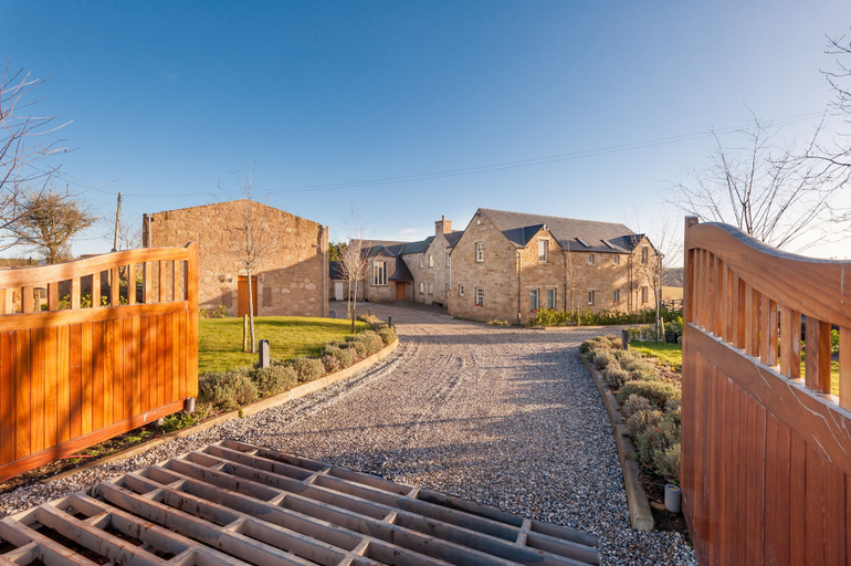 Exterior & Views 2, The Queens View Luxury B&B, West Lothian