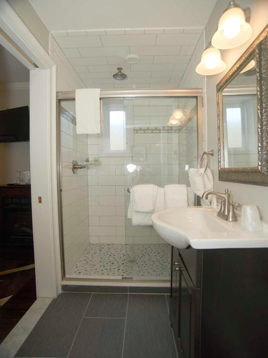 Bathroom 4, Bellevue Manor, Newport