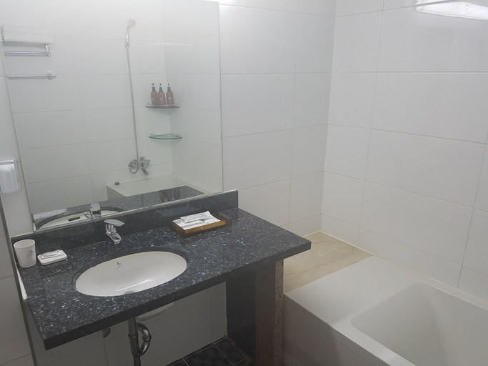 Bathroom 3, Youngbin Hotel, Jung