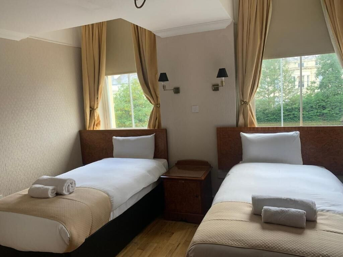 Bedroom 3, Beech Mount Hotel - Free Parking, Sefton
