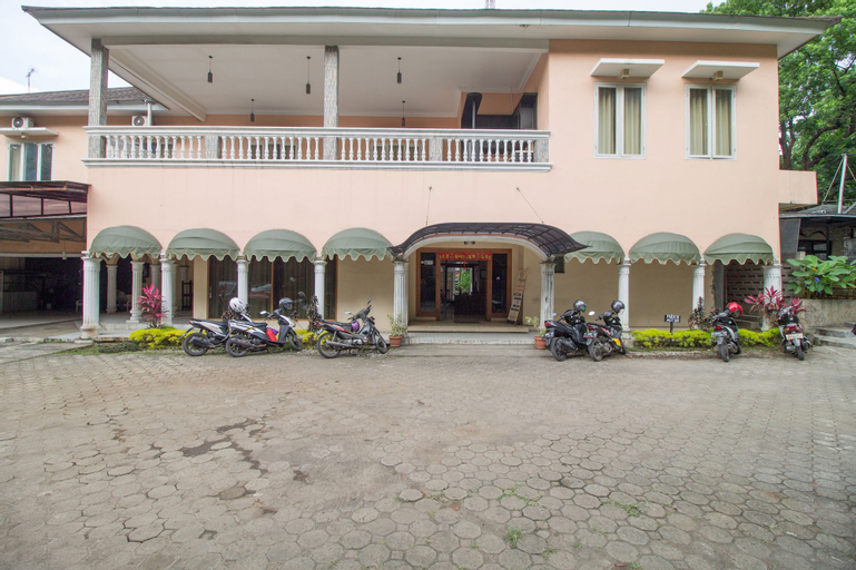 Exterior & Views 1, RedDoorz near Kebun Raya Bogor, Bogor