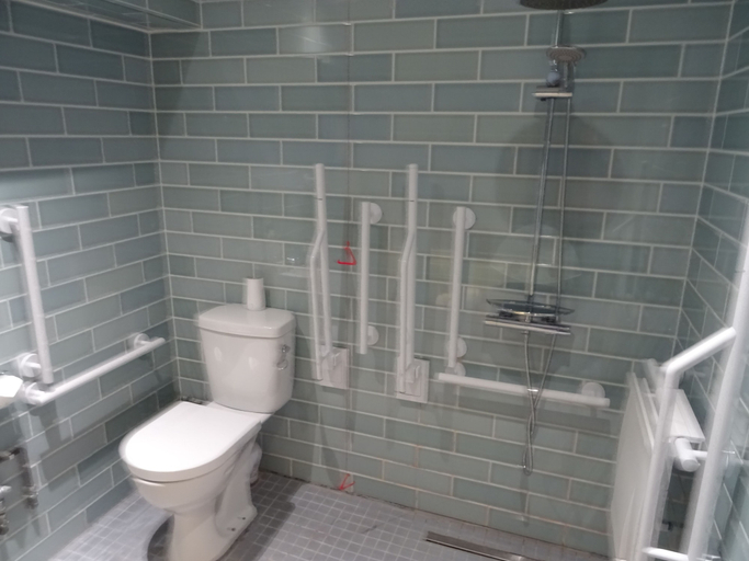 Bathroom 4, The Boathouse & Riverside Rooms, Cheshire West and Chester