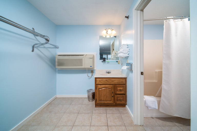 Bathroom 4, Stage Run By The Sea, York