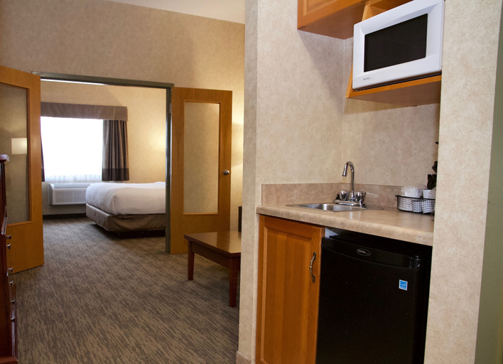 Bedroom 3, Days Inn & Suites by Wyndham Brooks, Division No. 2