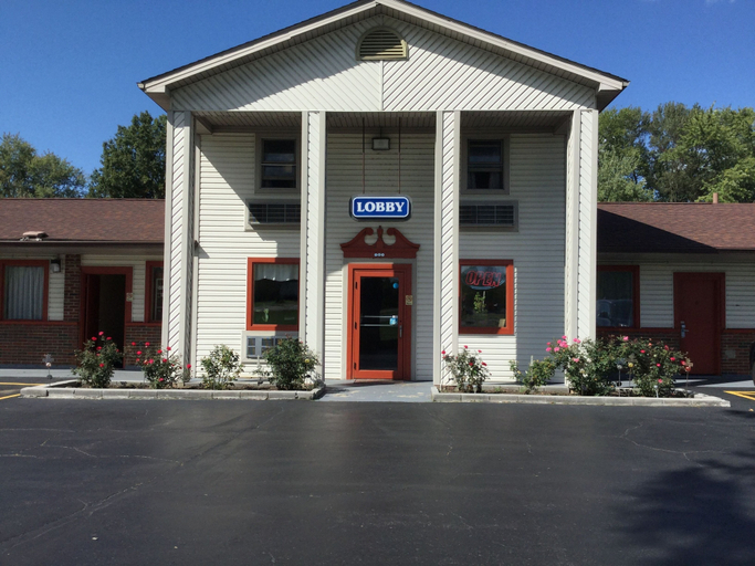 Exterior & Views 2, Falls Inn, Trumbull
