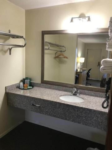 Bathroom 3, Western Motel, Jefferson