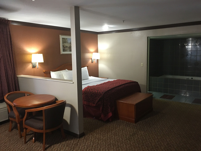 Bedroom 4, Days Inn by Wyndham Bishop, Inyo
