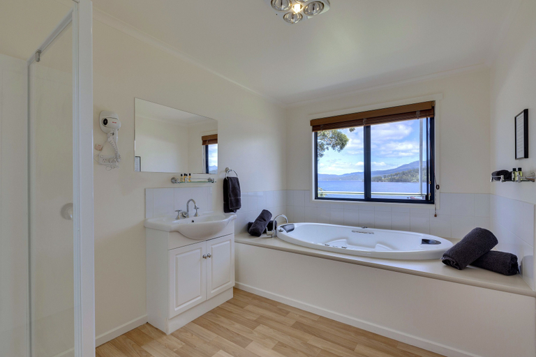 Bathroom 4, Port Huon Cottages, Huon Valley