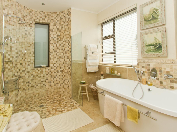 Bathroom 3, Dolphin Villa, Eden