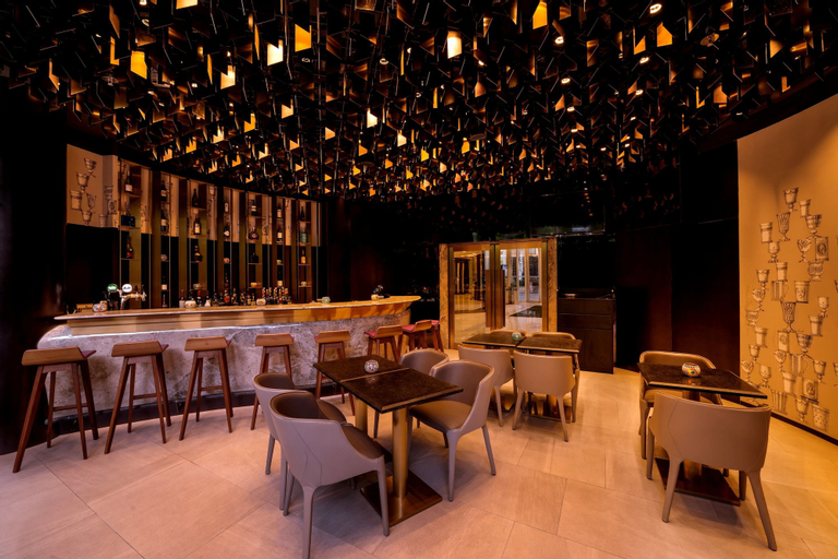 Food & Drinks 18