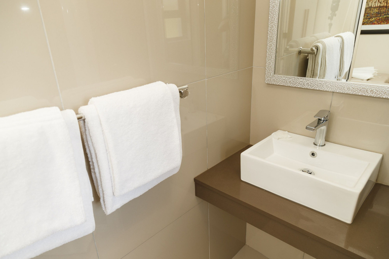 Bathroom 4, Loerie Guest Lodge, Eden