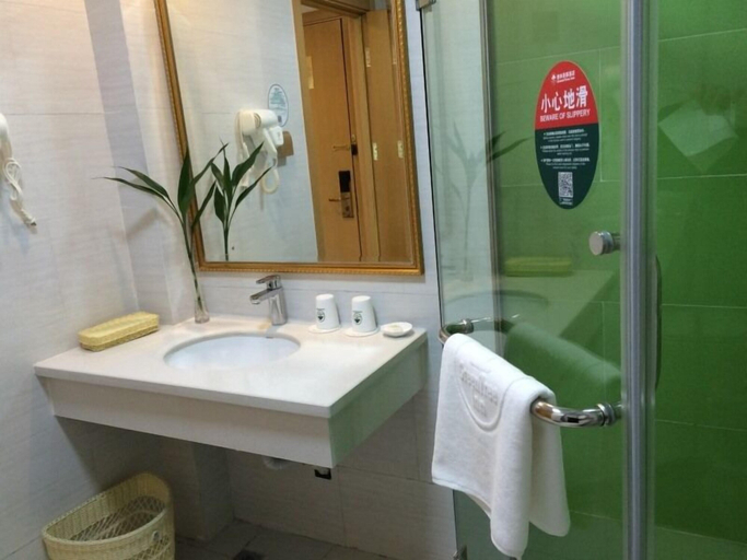 Bathroom 3, GreenTree Inn HuangShan Xiuning County Qiyun Moutain Hotel, Huangshan