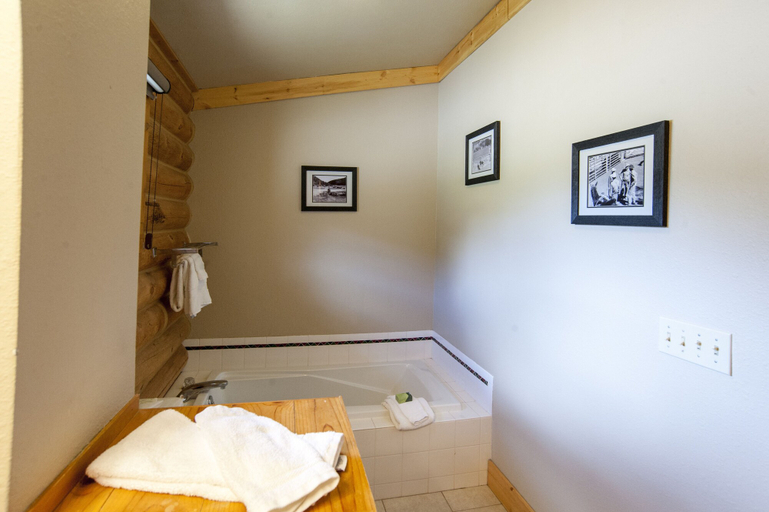 Bedroom 2, 320 Guest Ranch, Gallatin