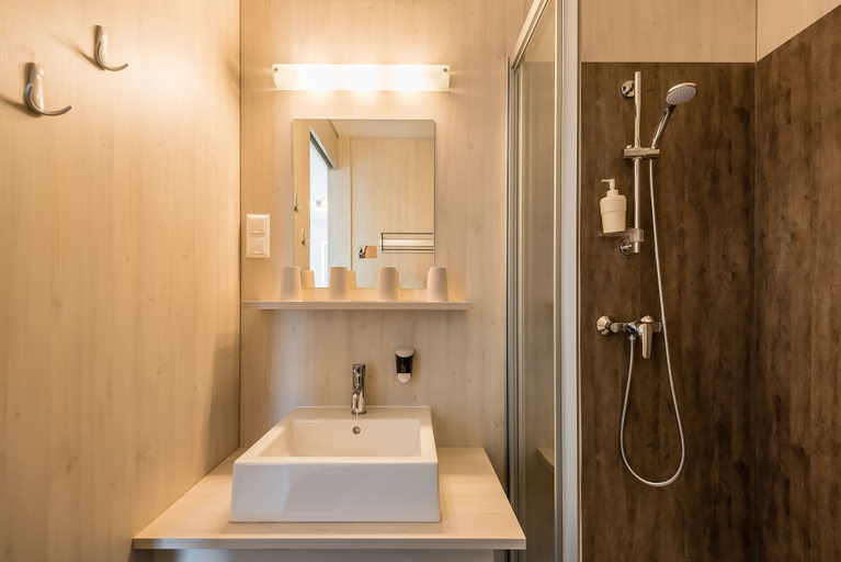 Bathroom 5, Motel Einstein Erding, Erding