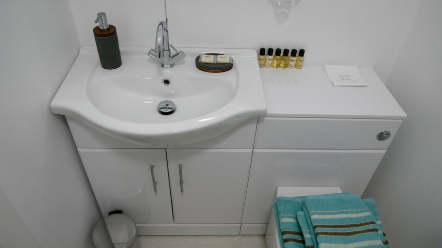 Bathroom 3, Trivelles Belforte Hotel, Trafford