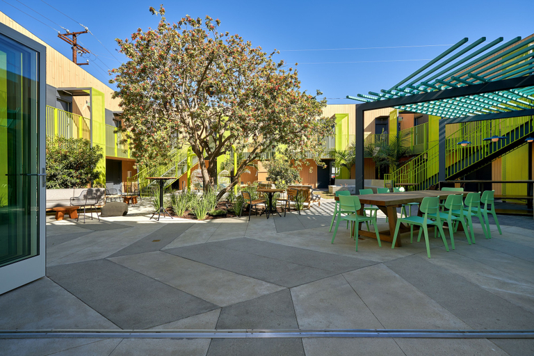 Exterior & Views