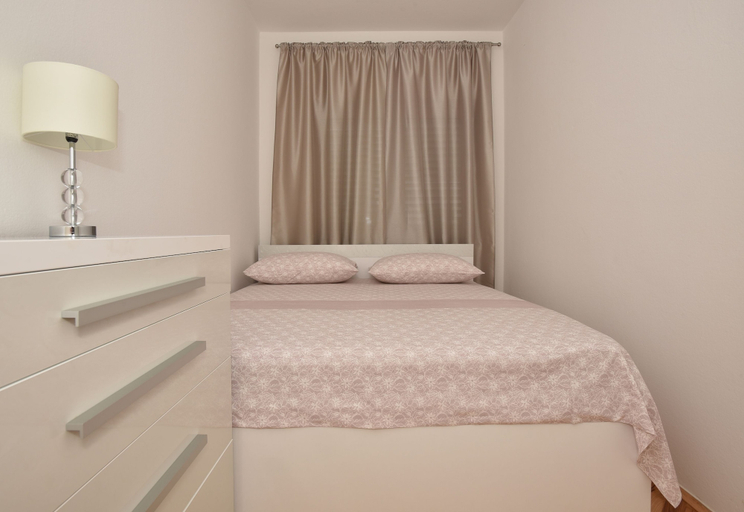 Bedroom 2, Ivana Apartments, Makarska