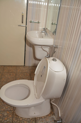 Bathroom 4, Betelnut Inn Mrkt by SPLENOR, North Goa