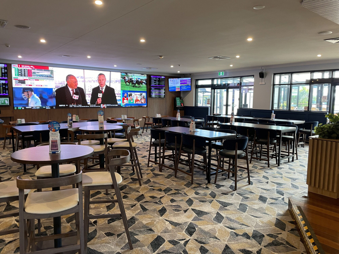 Food & Drinks 4, Meadowbrook Hotel, Loganlea