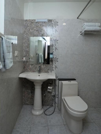 Bathroom 3, Hotel Shree Vatika, Bhopal