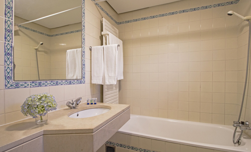 Bathroom 4, Quinta de Santo António da Serra, Santa Cruz