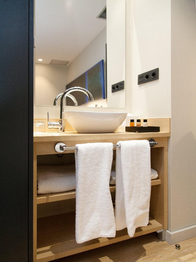 Bathroom 4, Hotel Ambit Barcelona, Barcelona
