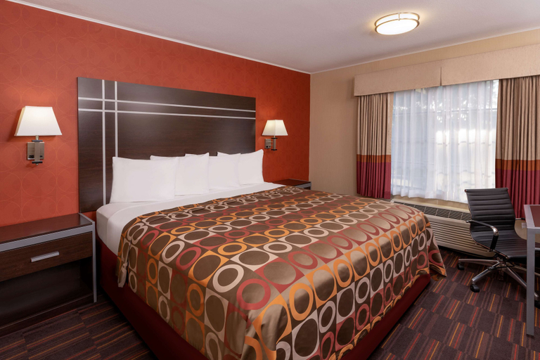 Bedroom 4, Best Western Plus Raffles Inn & Suites, Orange