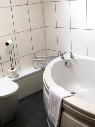 Bathroom 4, Pine Lodge Hotel & Restaurant Mansfield, Nottinghamshire