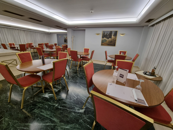 Food & Drinks 5, Savoy, Attica