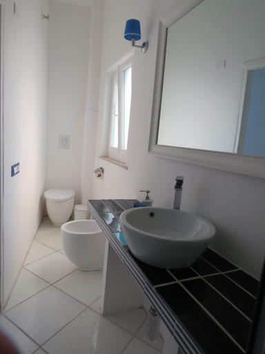 Bathroom 5, Twin Suites, Napoli