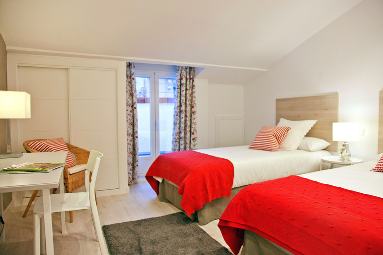 Bedroom 4, Feelathome Madrid Suites Apartments, Madrid
