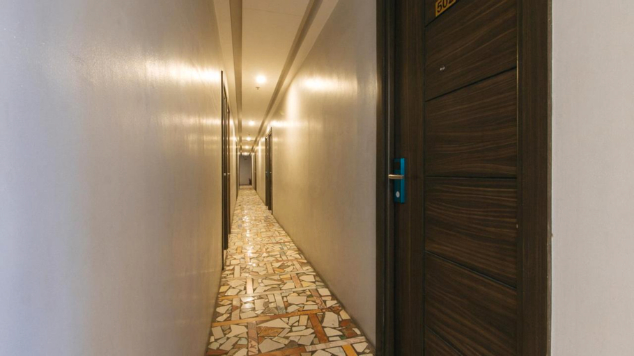 Public Area 3, RedDoorz @ V Plaza Hotel Manila, Kalookan City