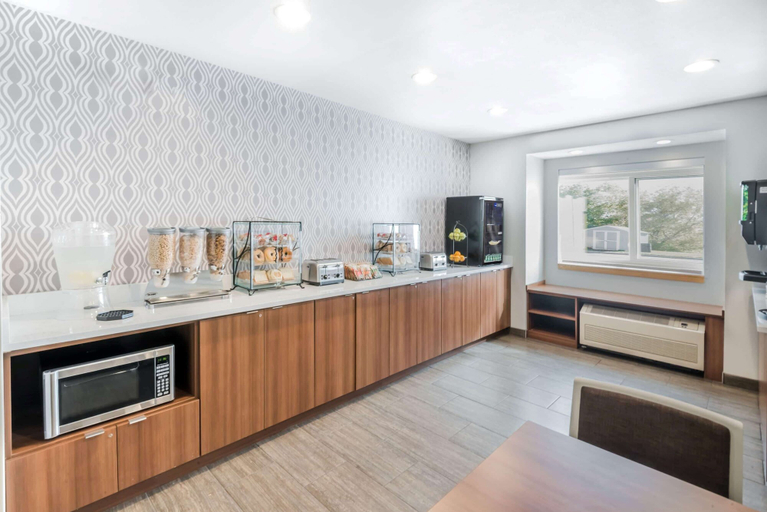 Food & Drinks 5, Microtel Inn by Wyndham Victor/Rochester, Ontario