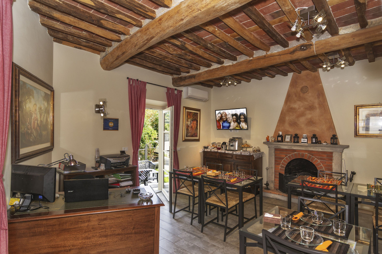 Food & Drinks 4, Art Gallery B&B, Lucca