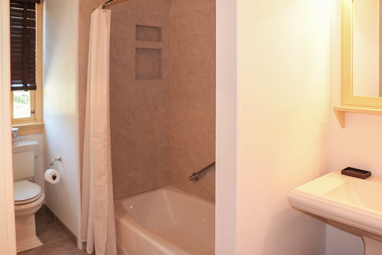 Bathroom 4, Gracefield Hall B&B, New Kent