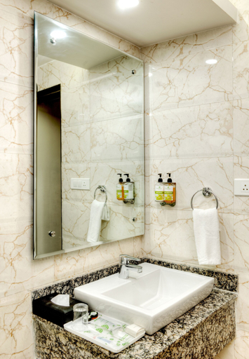 Bathroom 4, Lemon Tree Hotel, Katra, Reasi