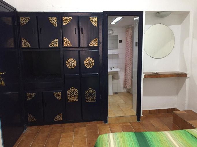 Bathroom 4, Hotel Regina, Tétouan