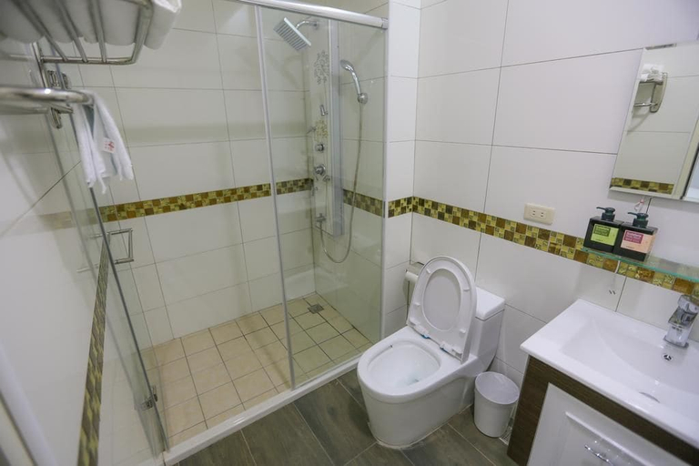Bathroom, Return Home B&B, Hualien