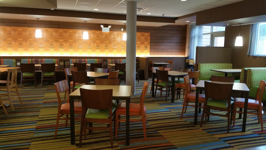 Food & Drinks 5, Fairfield Inn & Suites by Marriott Eau Claire Chippewa Falls, Eau Claire