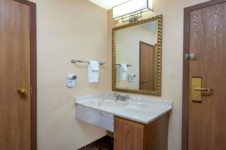 Bathroom 4, Super 8 by Wyndham Charleston MO, Mississippi