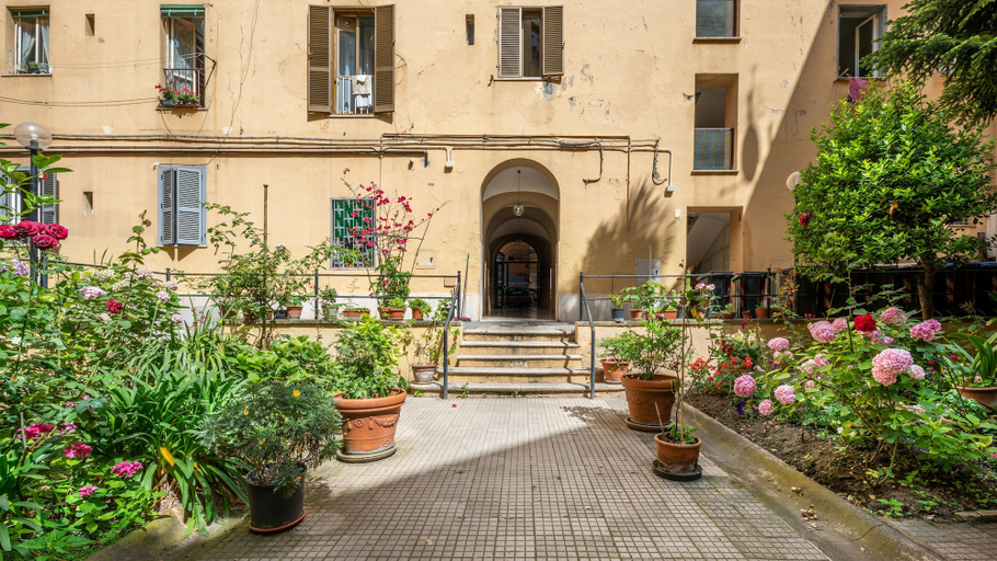 Exterior & Views 2, Lele Rooms San Lorenzo, Roma
