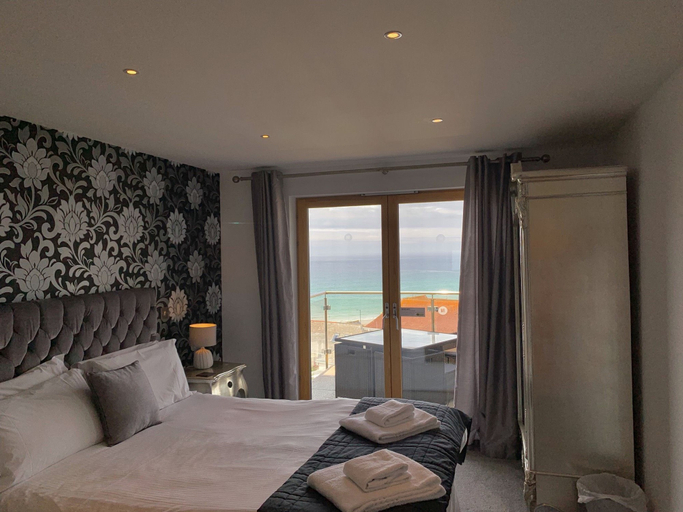 Bedroom 3, Modern Apartment nr Fistral Beach Private Parking, Cornwall
