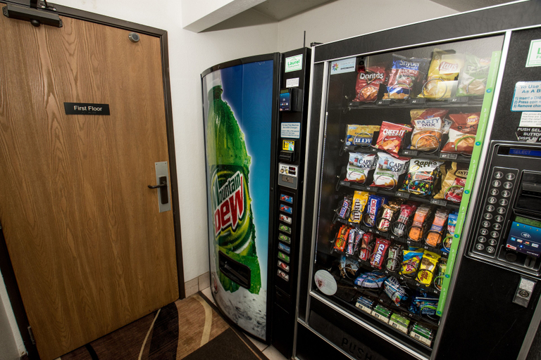 Food & Drinks 5, Super 8 by Wyndham Altoona, Blair