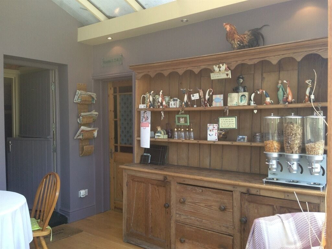 Food & Drinks 4, Bradleigh Lodge, Cornwall