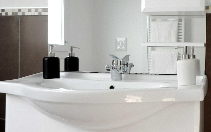 Bathroom 5, The Residence Galliate, Novara