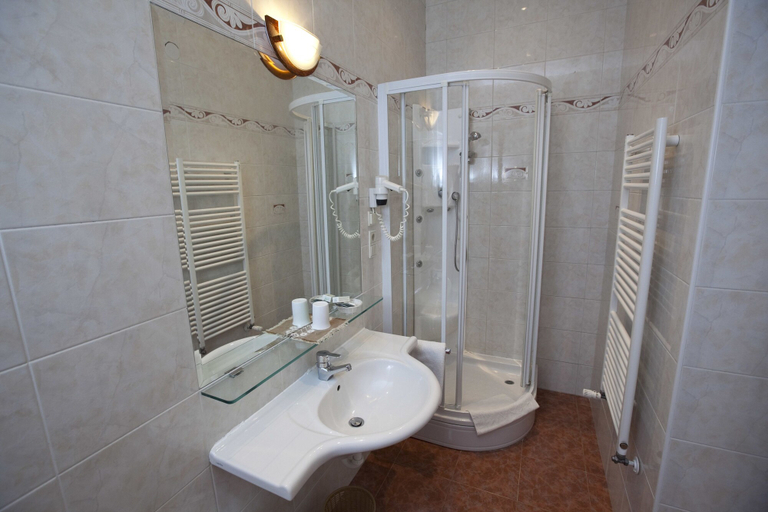 Bathroom 4, Hotel Westend, Bolzano